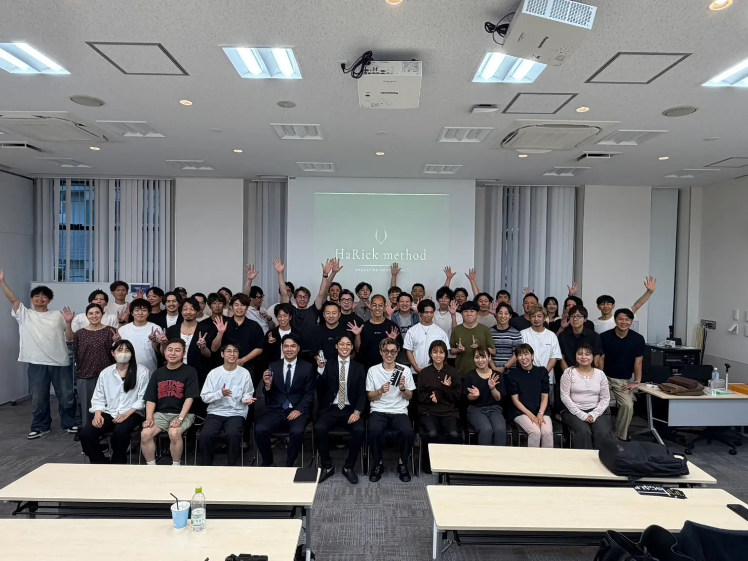 セミナー会場での参加者の集合写真